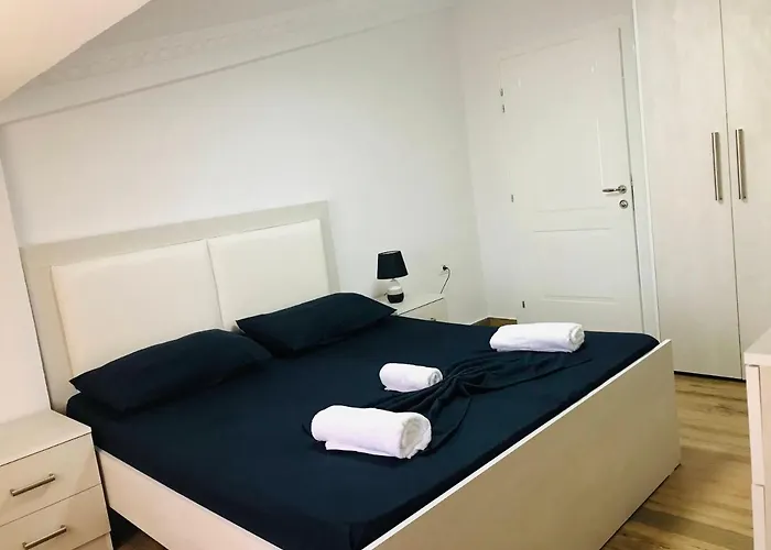 House, 1 Bedroom & 1 Kitchen Apartment, Located In Center Apartamento Elbasan