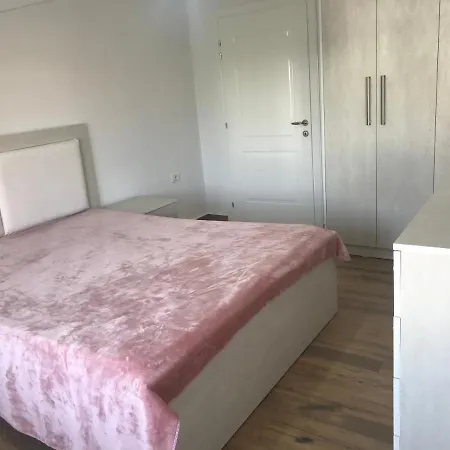 Apartment House, 1 Bedroom & 1 Kitchen Apartment, Located In Center *