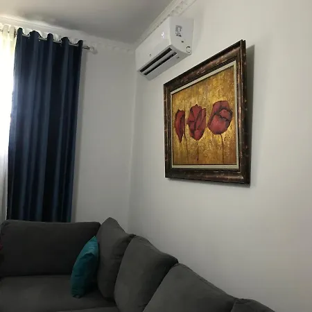 Apartment House, 1 Bedroom & 1 Kitchen Apartment, Located In Center *