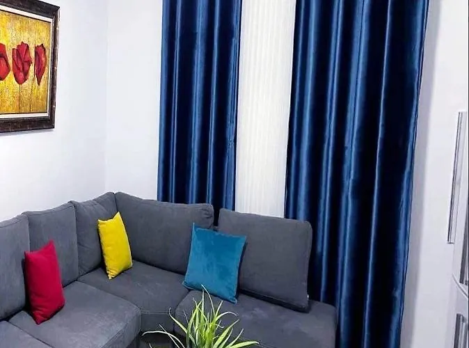 House, 1 Bedroom & 1 Kitchen Apartment, Located In Center 爱尔巴桑